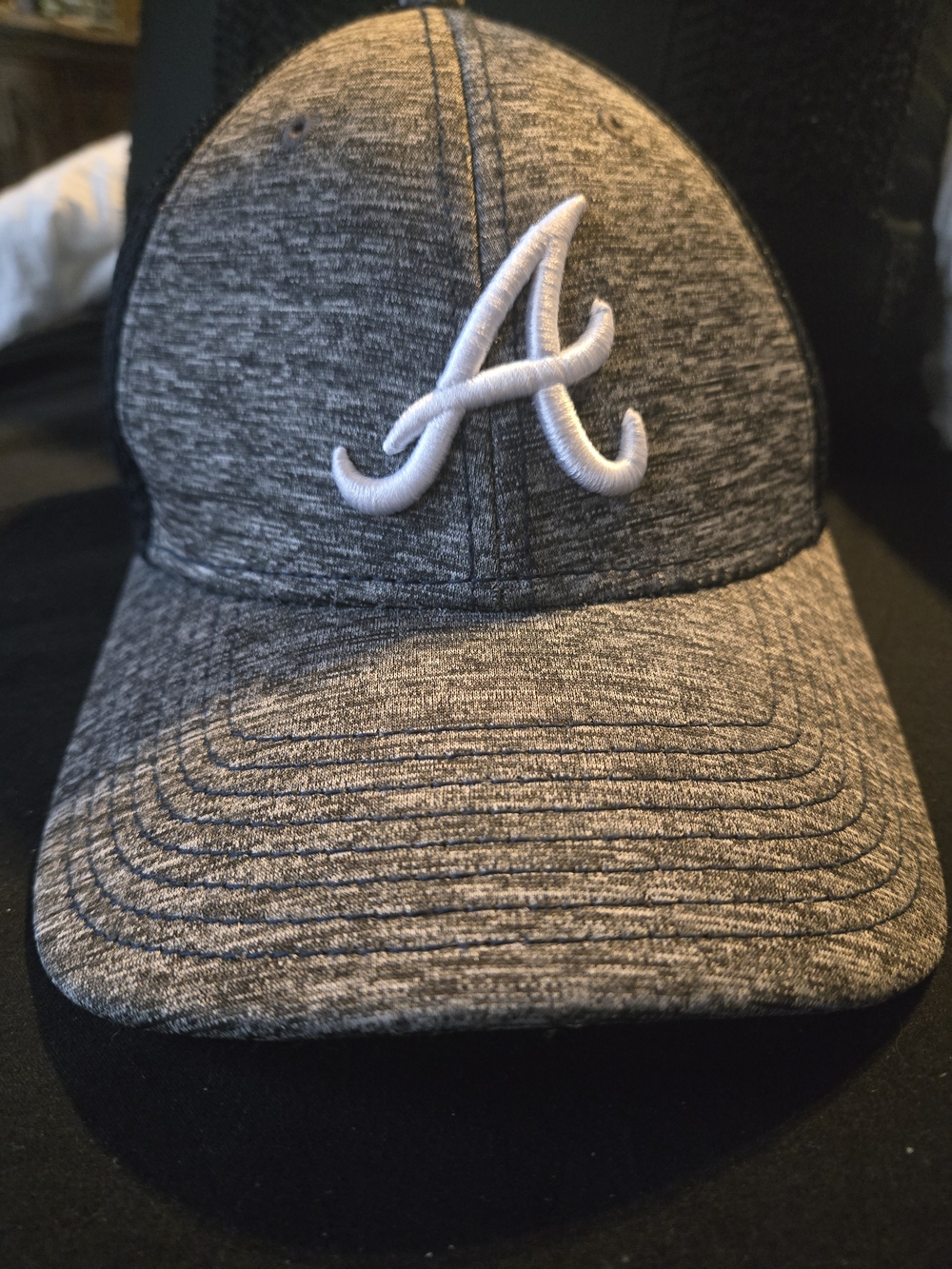 Atlanta Braves Hat New Era 9FORTY Trucker Mesh Gray Black Adjustable